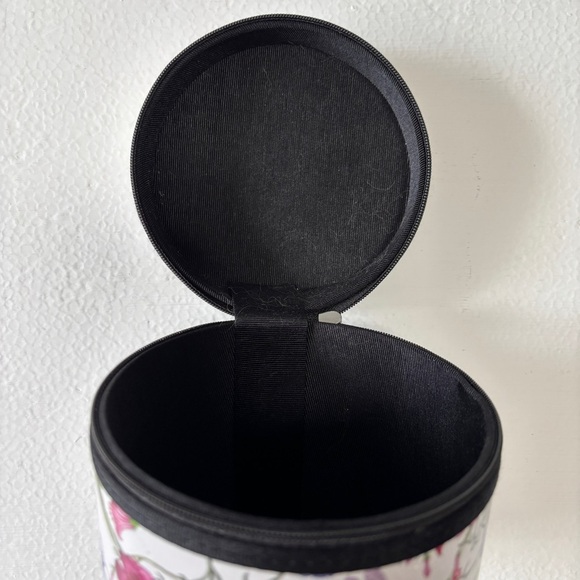 Gucci Flora Gift Makeup Round Box with Floral Design - Picture 9 of 12